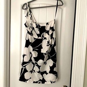 Super cute one shoulder Roxy dress